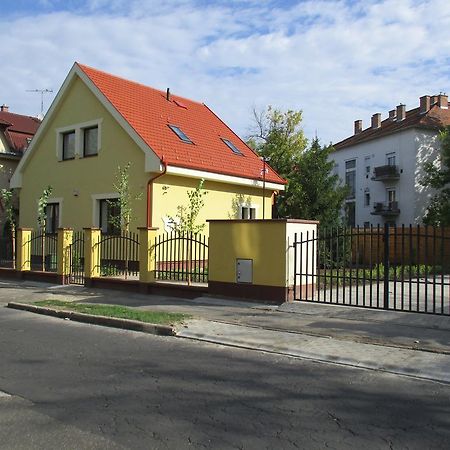 Poroszlay Apartman Debrecen Extérieur photo