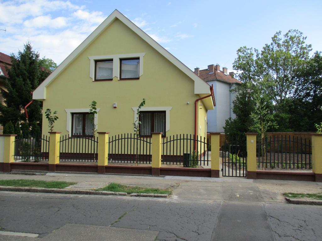 Poroszlay Apartman Debrecen Extérieur photo