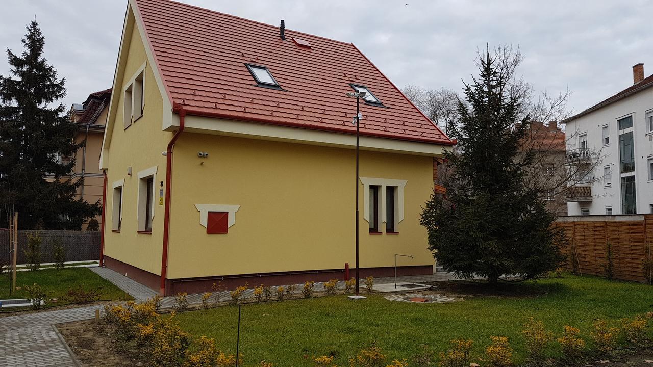 Poroszlay Apartman Debrecen Extérieur photo